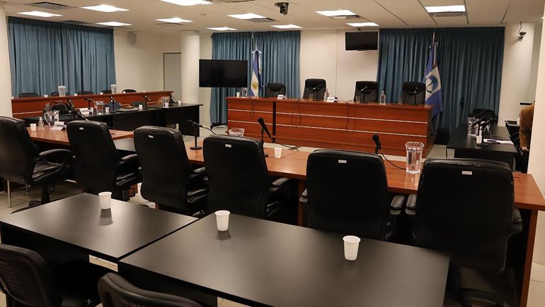 Abusos: estuvo prófugo un año, se entregó y comenzó el juicio en su contra