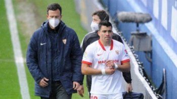 El Huevo Acuña al salir lesionado. El Huevo Acuña al salir lesionado.