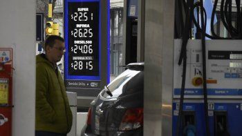 en el arranque del finde largo, ypf aumento otra vez las naftas