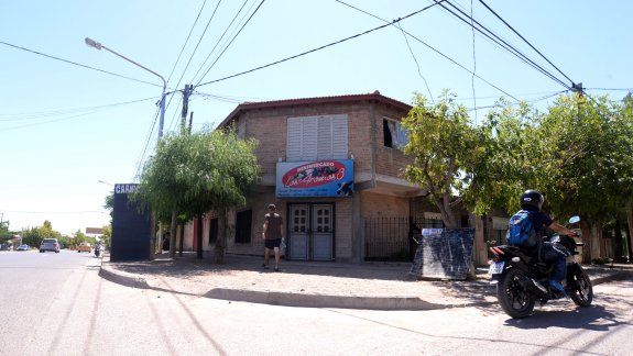 El comercio cerró sus puertas después del episodio de violencia que padecieron y su dueño está pensando en irse.