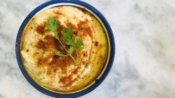 Día Internacional del Hummus: origen, historia y receta fácil de la clásica pasta de garbanzos Día Internacional del Hummus: origen, historia y receta fácil de la clásica pasta de garbanzos