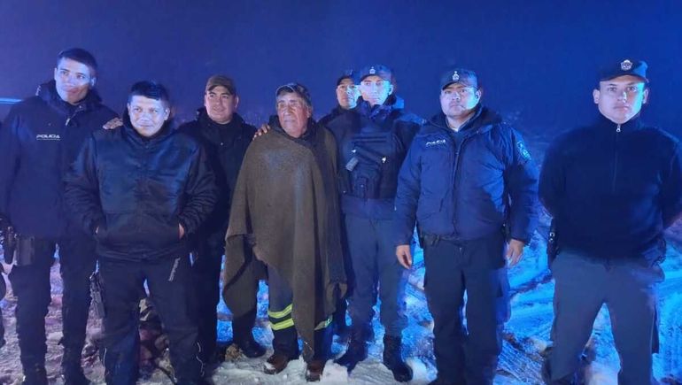 Rescate heroico: un criancero sobrevivió 12 horas en la nieve sobre su caballo