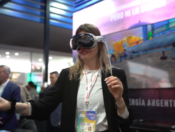 El stand de YPF revolucionó la AOG con gemelos digitales y realidad aumentada