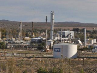 ypf en pandemia: baja 70% la produccion de naftas y 50% la de gasoil