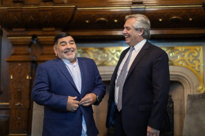 Maradona en un viejo encuentro con el presidente.