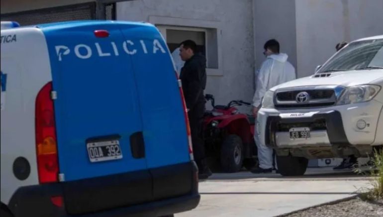 Luego de las pericias de la policía de Santa Cruz en el lugar donde fue hallado el cuerpo de la joven, querdó confirmado que se trató de un suicidio. Luego de las pericias de la policía de Santa Cruz en el lugar donde fue hallado el cuerpo de la joven, querdó confirmado que se trató de un suicidio.
