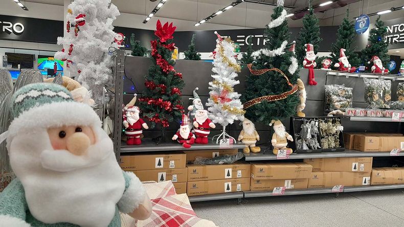La Navidad ya se vive en los supermercados de Neuquén y estos son los precios | LM Neuquen La Navidad ya se vive en los supermercados de Neuquén y estos son los precios