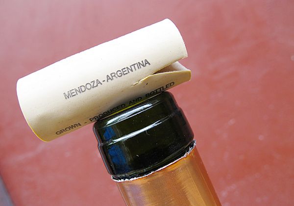 Crean un “preservativo” para tapar botellas de vino abiertas