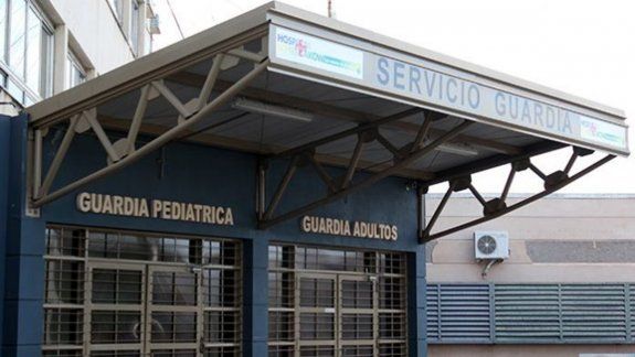 Murió electrocutada cuando se planchaba el pelo