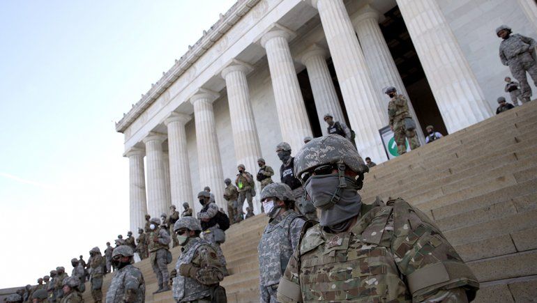 Trump saca pecho después de las marchas