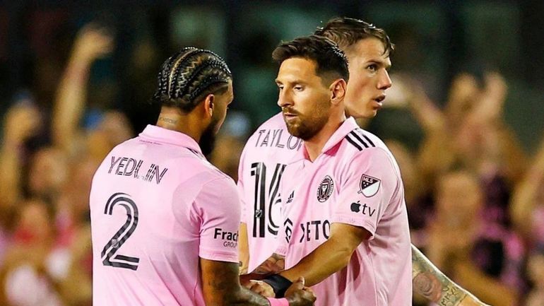 Lionel Messi y Yedlin Lionel Messi y Yedlin