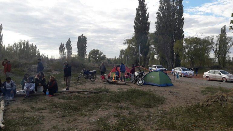 Buscan una salida al reclamo de casas en Valentina Sur