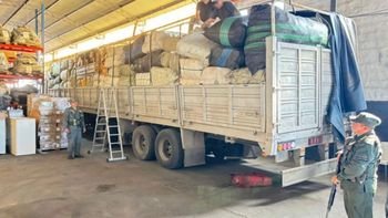 El camión fue detenido en la Autopista 9 durante un control vial y transportaba mercadería sin respaldo aduanero. El camión fue detenido en la Autopista 9 durante un control vial y transportaba mercadería sin respaldo aduanero.