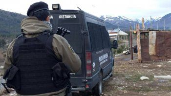 asesinaron a cuchilladas a un joven en bariloche: hay tres detenidos asesinaron a cuchilladas a un joven en bariloche: hay tres detenidos