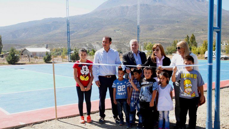 Gutiérrez anunció obras en el festejo de Curi Leuvú