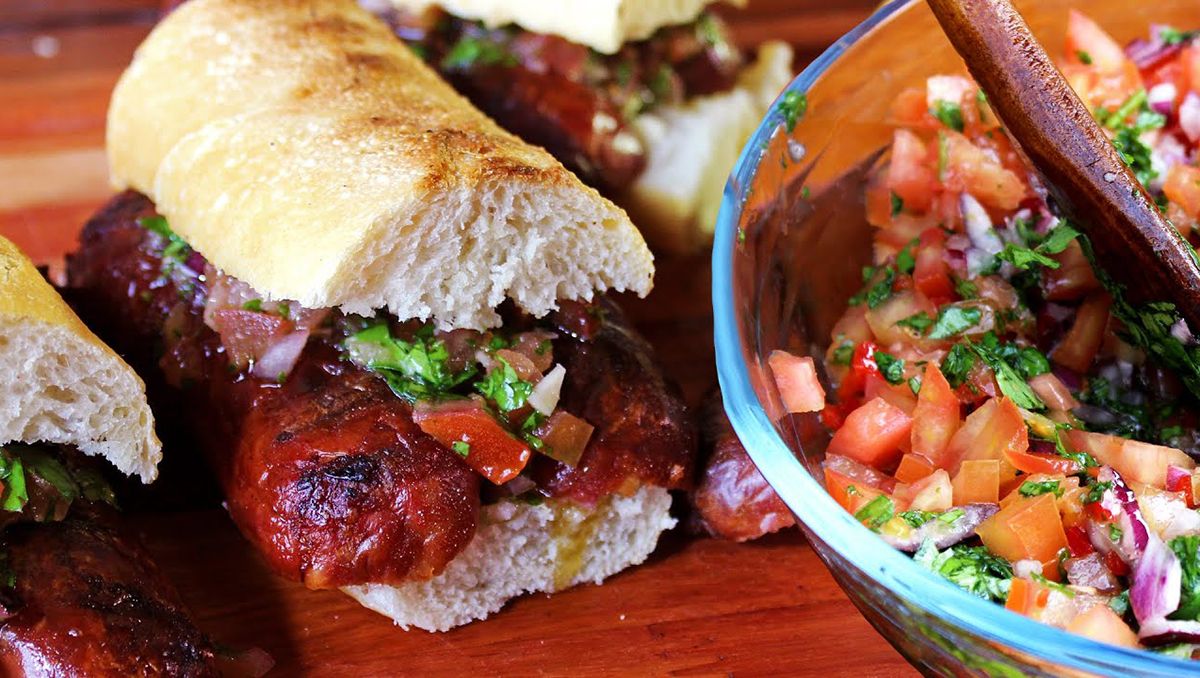 Choripán y otros bocados de parrilla perfectos para vinos blancos
