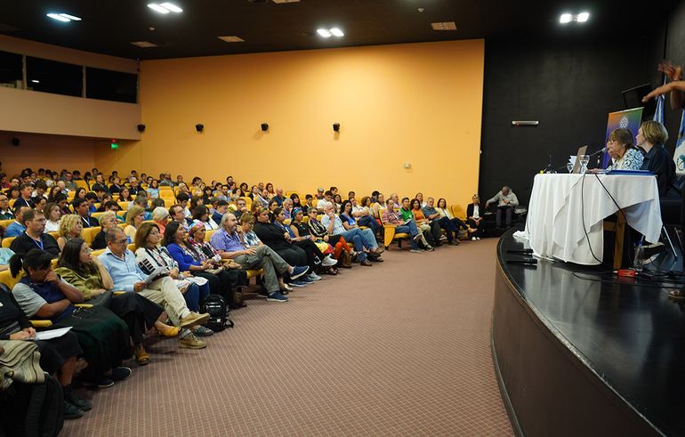 Asamblea de la UNCo por la crisis presupuestaria.