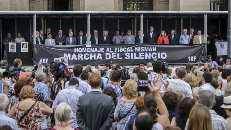 Comenzó el acto de fiscales por Nisman: afirman que fue asesinado