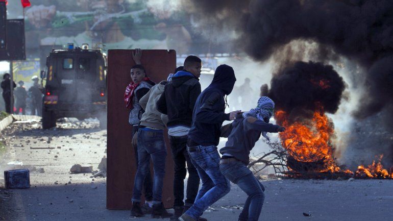 Más de 100 heridos en territorios palestinos tras anuncio de Trump