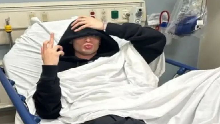 Peso Pluma confirmó en su cuenta de Instagram que se quebró el pie Peso Pluma confirmó en su cuenta de Instagram que se quebró el pie