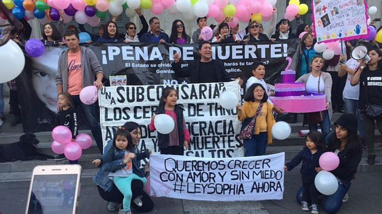 En Chile, la pena de muerte había sido derogada en 2001. En Chile, la pena de muerte había sido derogada en 2001.