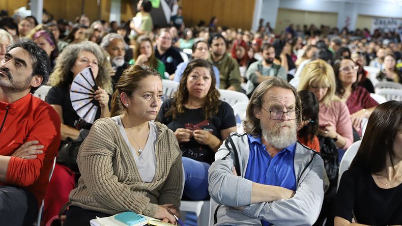 El secretario general de ATEN Capital, Marcelo Guagliardo junto a Fanny Mansilla, electa de la nueva comisión que asumirá próximamente. | LM Neuquen El secretario general de ATEN Capital, Marcelo Guagliardo junto a Fanny Mansilla, electa de la nueva comisión que asumirá próximamente.