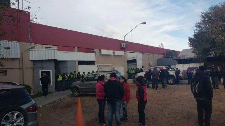 Integrantes de la cooperativa Río Covunco tomaron la sede del IPVU