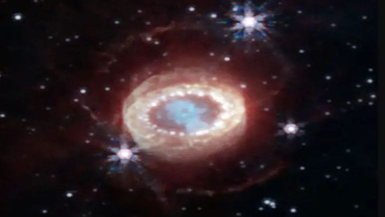 La NASA reveló una increíble supernova en forma de ojo