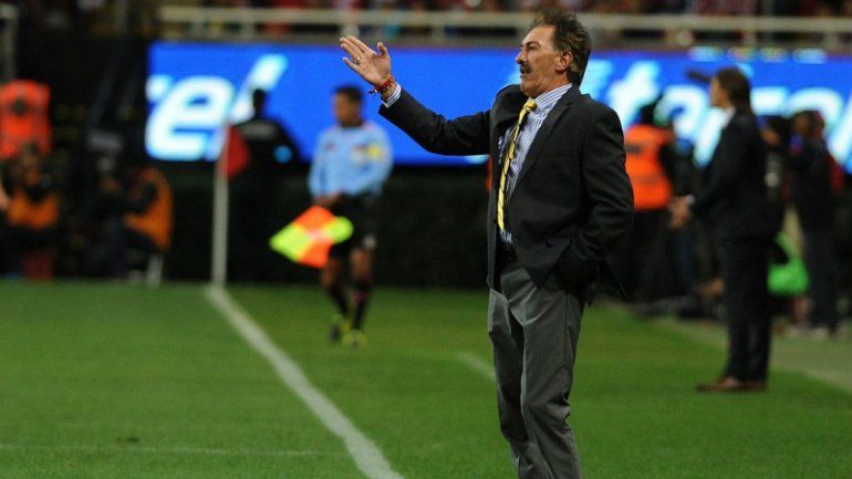 La Volpe se fue expulsado del clásico tras cortar un contrataque.