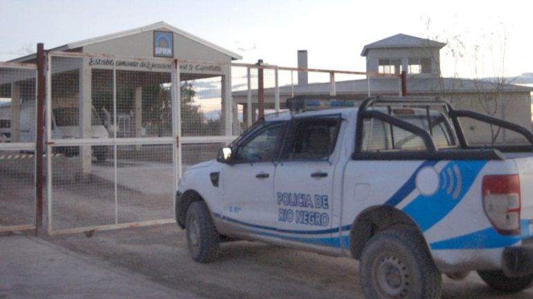 Lo acusan de abusar de su hija cuando lo visitó en la cárcel