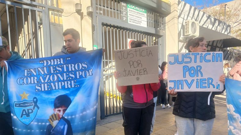 La movilización para pedir justicia por Javier Alvarez tuvo lugar esta mañana en Cipolletti. | LM Neuquen La movilización para pedir justicia por Javier Alvarez tuvo lugar esta mañana en Cipolletti.