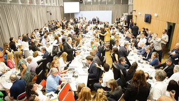 ley omnibus: el oficialismo logro un dictamen de mayoria junto a bloques dialoguistas en diputados ley omnibus: el oficialismo logro un dictamen de mayoria junto a bloques dialoguistas en diputados