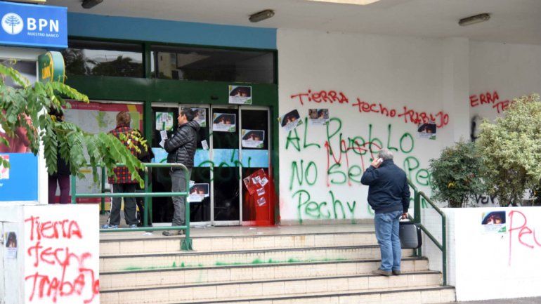 Pechi mandó al frente a los de la marcha y Gutiérrez dijo que la Muni está ausente