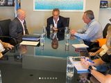 Daniel Scioli junto a referentes de la CRA analizando el potencial del turismo rural patagónico.
