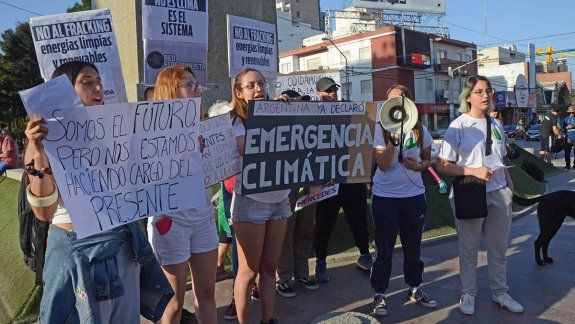 neuquen tuvo su protesta contra la crisis climatica