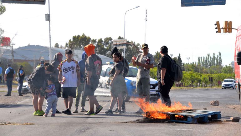 Caos de tránsito por un corte total en Ruta 7: ¿qué reclaman?