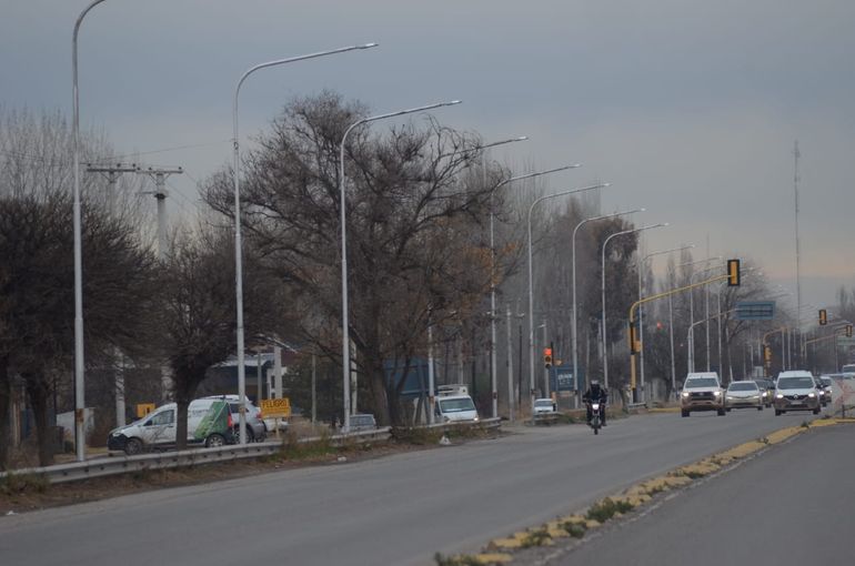 Una mujer murió embestida por un minibus petrolero en Ruta 22