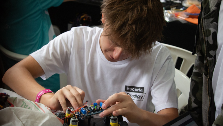 La Escuela Prodigy revoluciona la enseñanza de robótica en el Alto Valle