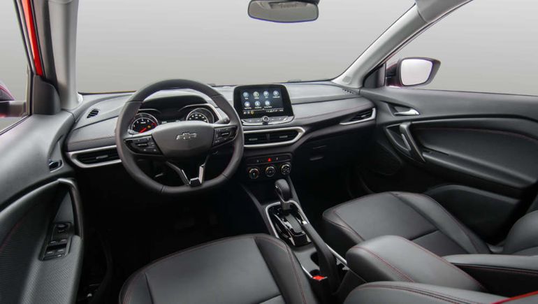 El interior de la Chevrolet Tracker. 