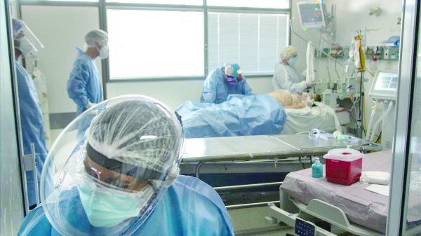 En todo el país hay 7.325 pacientes en terapia intensiva, un nuevo récord.