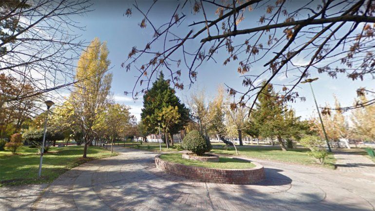 Lo apuñalaron en un intento de robo en el Parque Central