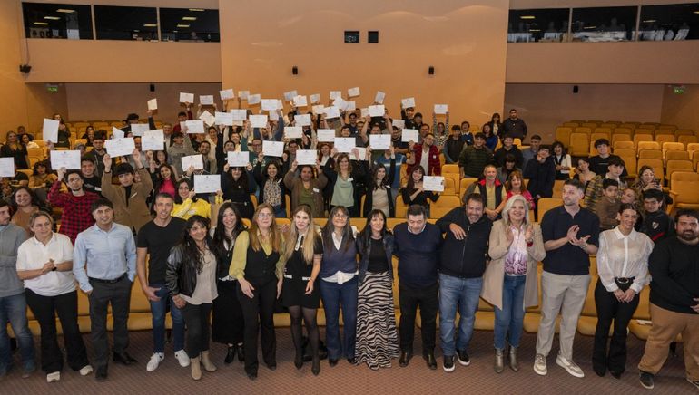 Entregaron certificados a más de 80 personas que participaron de las capacitaciones de formación laboral de CALF