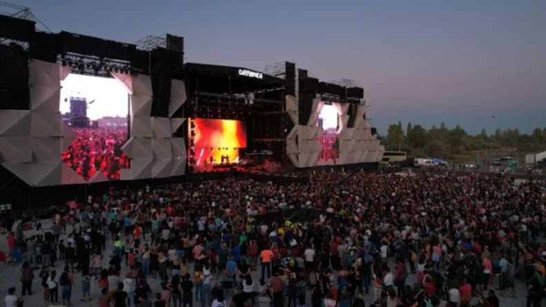 En su primera participación fue el encargado de abrir la primera noche de festival. | LM Neuquen En su primera participación fue el encargado de abrir la primera noche de festival.