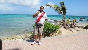 José Luis Cánovas se fue a Colombia a descansar. Se la pasó usando repelentes. José Luis Cánovas se fue a Colombia a descansar. Se la pasó usando repelentes.