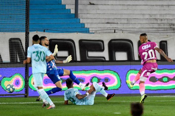 Racing sigue último y los hinchas estallan con Beccacece ¡y con Gustavo López!