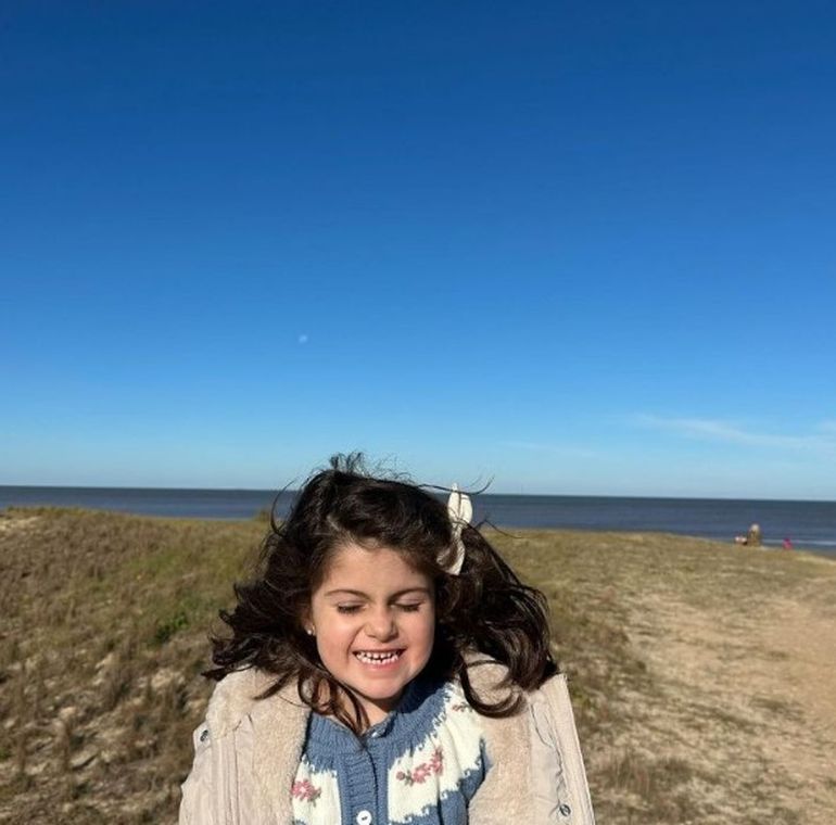 El paseo preferido de Belita es ir a la playa. El paseo preferido de Belita es ir a la playa.