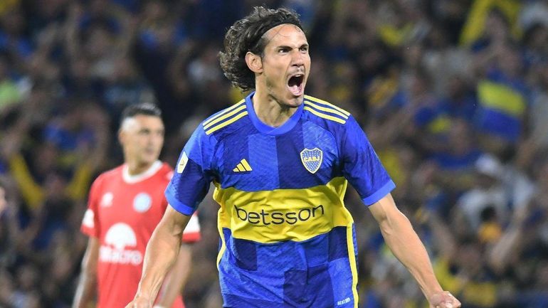 Cavani con la camiseta de Boca