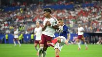 el penalazo de digne sobre lamine yamal que recordo a dos de los superclasicos