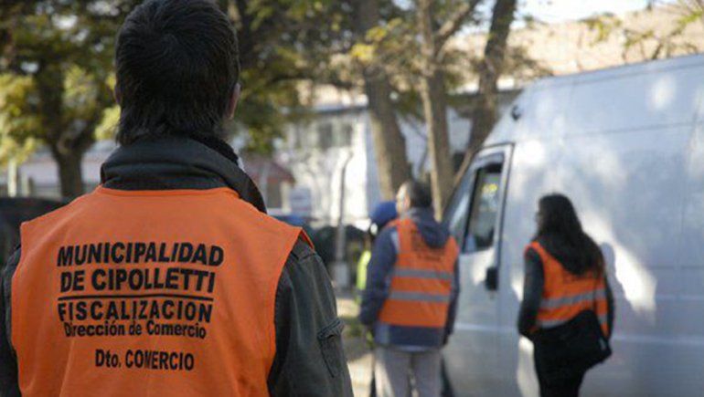 Los multaron por casarse en plena pandemia: $250 mil