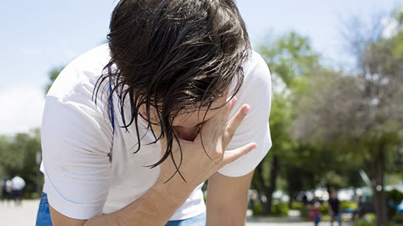 Hidratación, ropa adecuada, resguardarse del sol con algunas de las medidas para prevenir un golpe de calor. | LM Neuquen Hidratación, ropa adecuada, resguardarse del sol con algunas de las medidas para prevenir un golpe de calor.